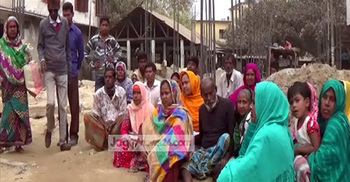 জমির মালিকানা পেতে অবস্থান কর্মসূচি 