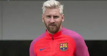 Lionel Messi commits to Barcelona until 2021