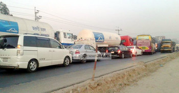 ঢাকা-টাঙ্গাইল মহাসড়কে তীব্র যানজট