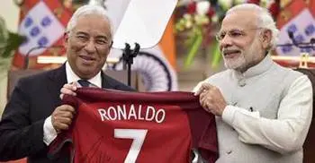 Modi gets a jersey signed by Ronaldo