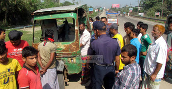 ১০ টাকা কেজির ৫০ বস্তা চালসহ আটক ১ 