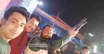 হামলার আশঙ্কায় গুলি ছুড়ে উল্লাস করেছিলেন মেয়র 