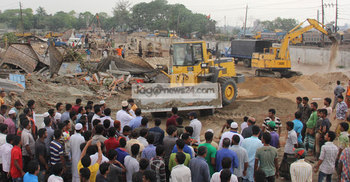 ফতুল্লায় অবৈধ স্থাপনা উচ্ছেদ অভিযান