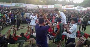 মানবসেতুতে সমালোচিত এবার ইউএনও