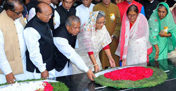 জেল হত্যা দিবস : বঙ্গবন্ধুর প্রতিকৃতিতে প্রধানমন্ত্রীর শ্রদ্ধা