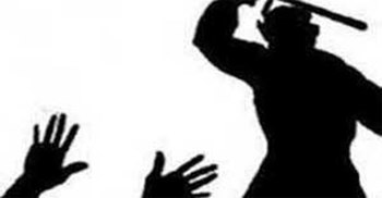 স্কুলছাত্রকে হাতুড়ি পেটা