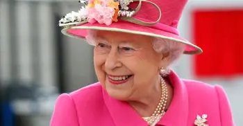 Queen Elizabeth II almost shot at by Buckingham Palace guard