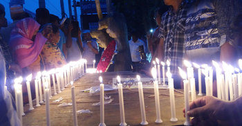 রানা প্লাজায় নিহতদের স্মরণে মোমবাতি প্রজ্জ্বলন