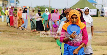 বাংলাদেশে প্রবেশের চেষ্টাকালে ১২৫ রোহিঙ্গাকে ফেরত