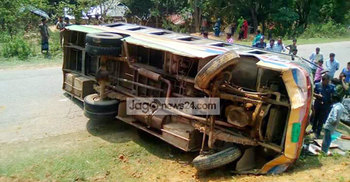 রামগড়ে সড়ক দুর্ঘটনায় নারী-শিশুসহ আহত ২০