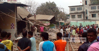 সিরাজগঞ্জে রেলের অবৈধ স্থাপনা উচ্ছেদ