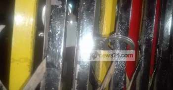 সাকুরার গেটে পুলিশের হ্যান্ডকাফ