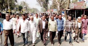 মুক্তিযোদ্ধা সংসদ তালাবদ্ধ করে বাদপড়াদের বিক্ষোভ