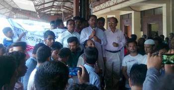 শায়েস্তাগঞ্জে ৬ দফা দাবিতে রেল অবরোধ