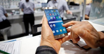 Samsung offers financial incentives to stem Note 7 bleeding