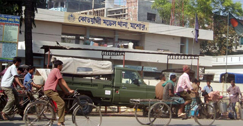 যশোরে থানা থেকে আসামির পলায়ন ২ পুলিশ ক্লোজড