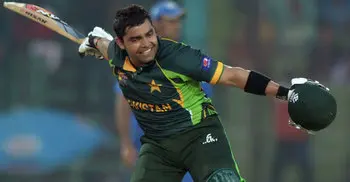 Umar Akmal involved in tangle with traffic police
