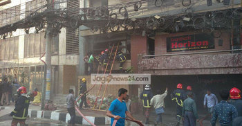 বনানীতে ভবনে আগুন, নিয়ন্ত্রণে ১৬ ইউনিট 