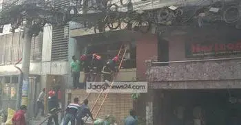 Banani building catches fire 