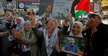 Palestinian prisoners in Israel suspend hunger strike