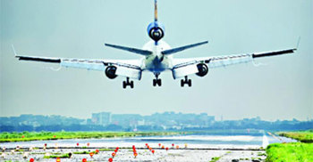 বিমান দেখতে গিয়ে শিশুর মৃত্যু