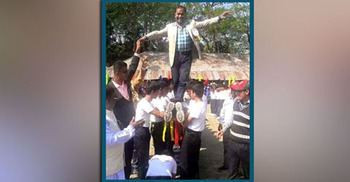 চাঁদপুরে ছাত্রদের পিঠের ওপর দিয়ে হেঁটে যাওয়ার ঘটনায় মামলা