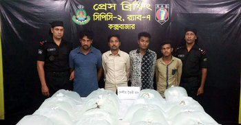 কক্সবাজারে মদসহ ৪ যুবক আটক