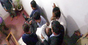 ‘ঘুষসহ আটক’ জেলা প্রশাসনের সেই কর্মচারীর বিরুদ্ধে মামলা