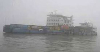 ঘন কুয়াশায় শিমুলিয়া-কাওড়াকান্দিতে ফেরি চলাচল বন্ধ