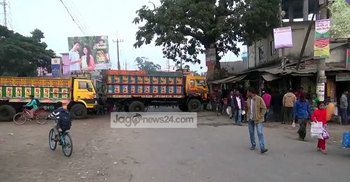 গাইবান্ধায় পরিবহন ও ব্যবসা প্রতিষ্ঠানে ধর্মঘট চলছে