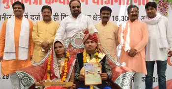 Indian minister gifts bats to brides to beat drunken husbands
