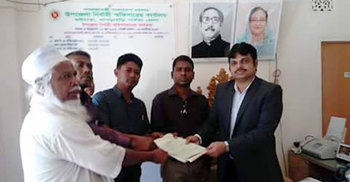 উৎসবমুখর পরিবেশে গুইমারায় মনোনয়ন দাখিল