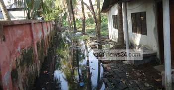 শীতকালেও জলাবদ্ধতা : ভোগান্তিতে শতাধিক পরিবার