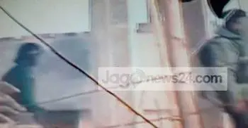 Police surround a house suspecting ‘militant den’