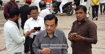 ‘স্যার, আপনার লগে একটা ফটো তুলি’