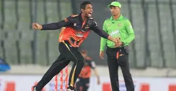 Khulna Titans survive late Prasanna blitz