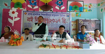 ভাষা দিবসে ক্ষুদ্র নৃ-গোষ্ঠির শিক্ষার্থীরা পেল মাতৃভাষার বই