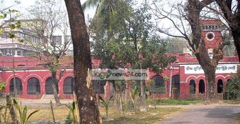 আদালতে আইনজীবীর ঘুষিতে কনস্টেবল আহত