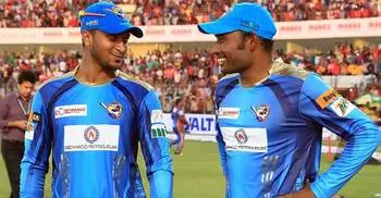 Shakib helps Dhaka take first place