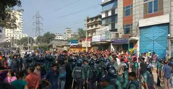 RMG workers clash with police in Mirpur