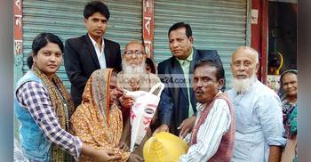 অসহায় এক পরিবারের দায়িত্ব নিলেন প্রবাসী চার বন্ধু