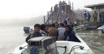 পদ্মায় মুখোমুখি সংঘর্ষে দুই স্পিডবোট ডুবি, নিখোঁজ ২