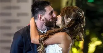 Football superstar Messi marries childhood sweetheart 