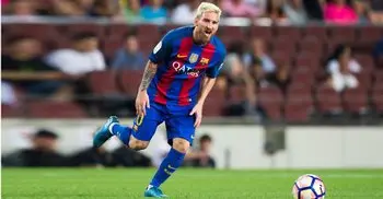 Messi rejects new contract with Barcelona 