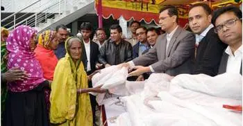 Midland Bank distributes blankets among cold stricken poor people
