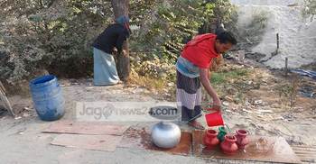 মুসল্লিদের ‘খেদমতে’ অযুর পানি-সরবত