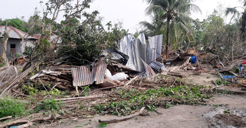 কালবৈশাখীর তাণ্ডবে পাবনায় ৫ শতাধিক বাড়ি-ঘর বিধ্বস্ত