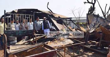 হুলারহাট বন্দরে ১০ দোকান ভস্মীভূত