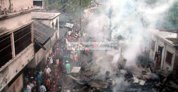 পিরোজপুরে আগুনে ২২ দোকান ভস্মীভূত