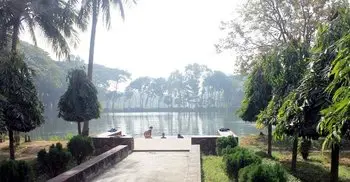 DU student drowns in pond